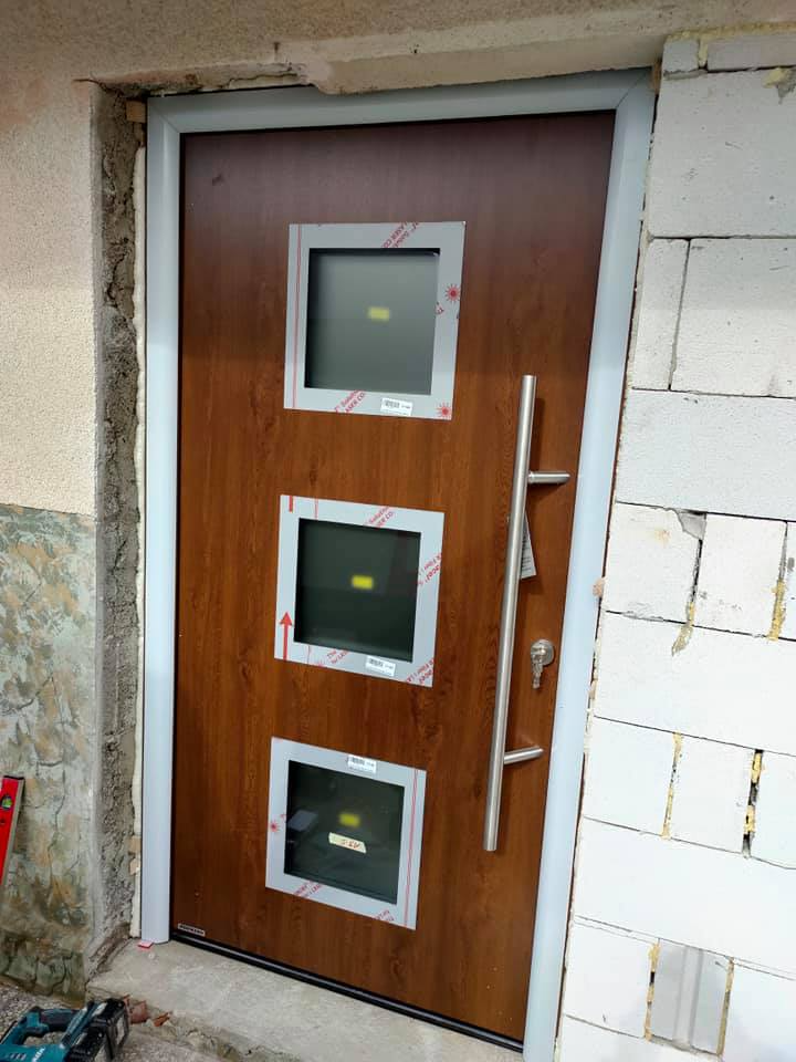 Montaža vhodnih vrat Štajerska