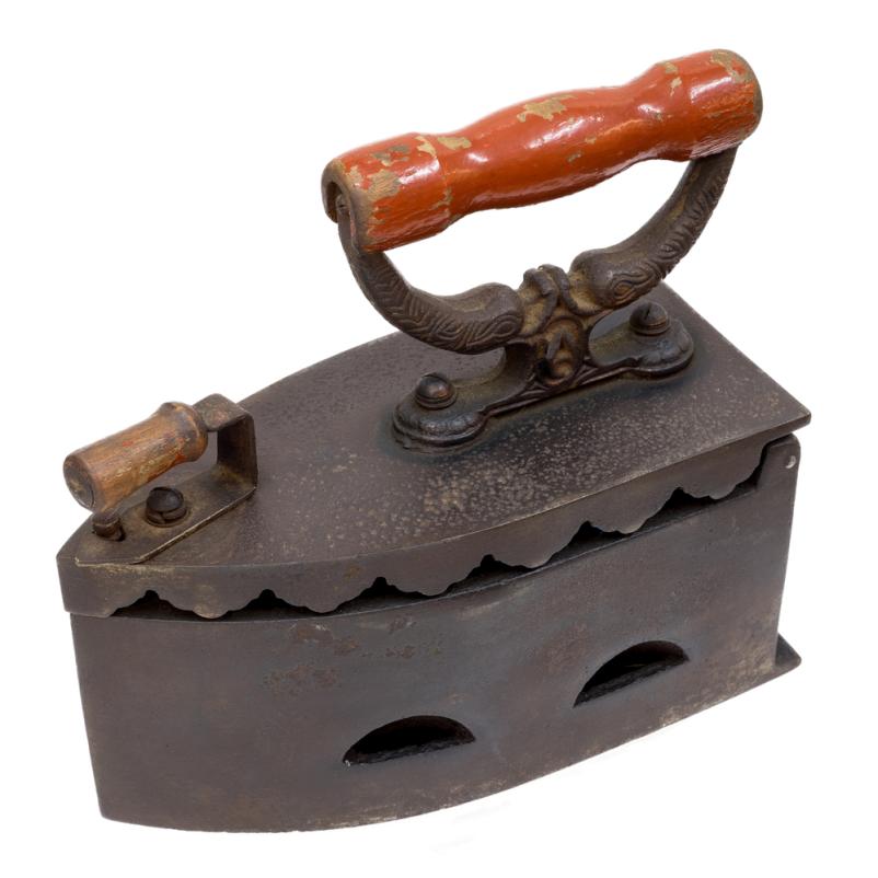 likanje z likalnikom na oglje