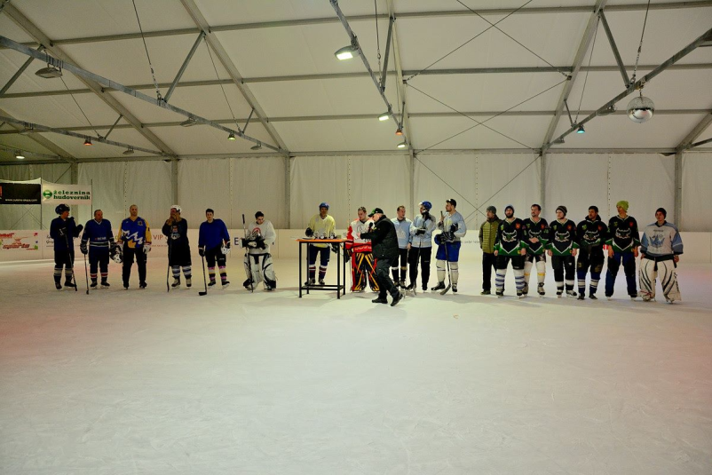 Igranje hokeja na ledu, Luče