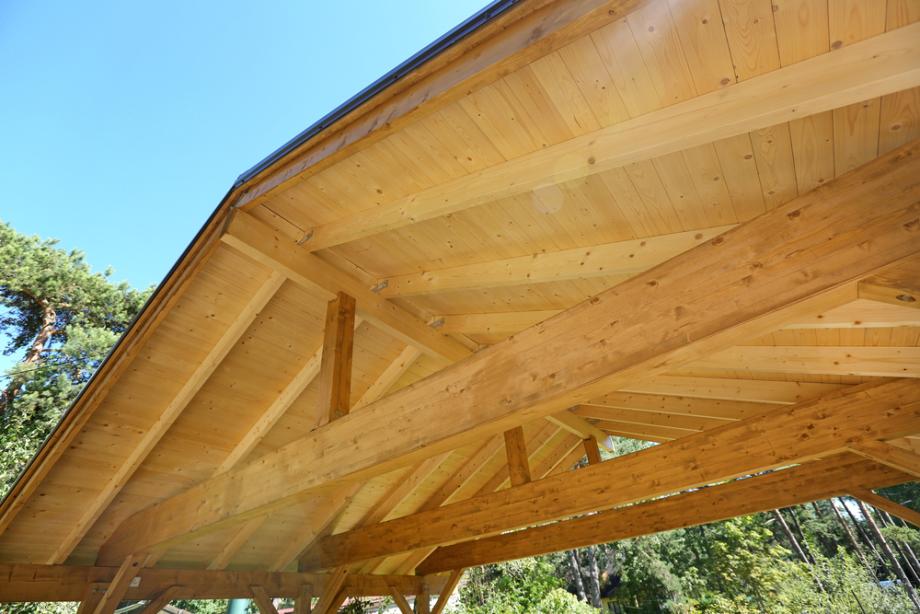 Streha lesenega nadstreška
