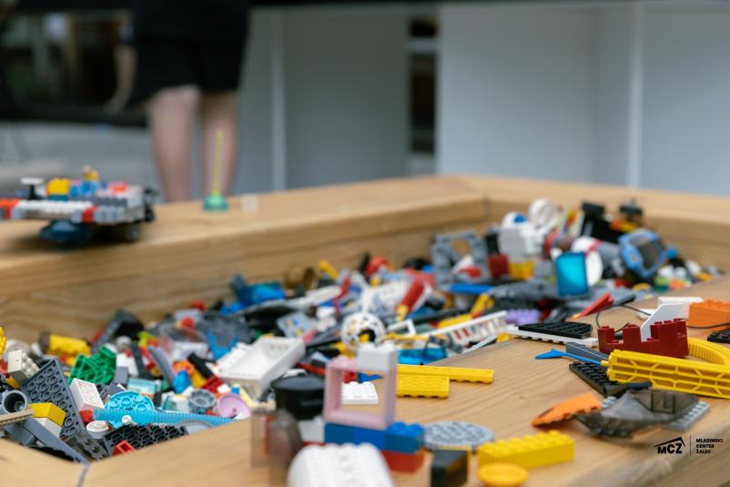 Zabavno praznovanje robotskega rojstnega dne