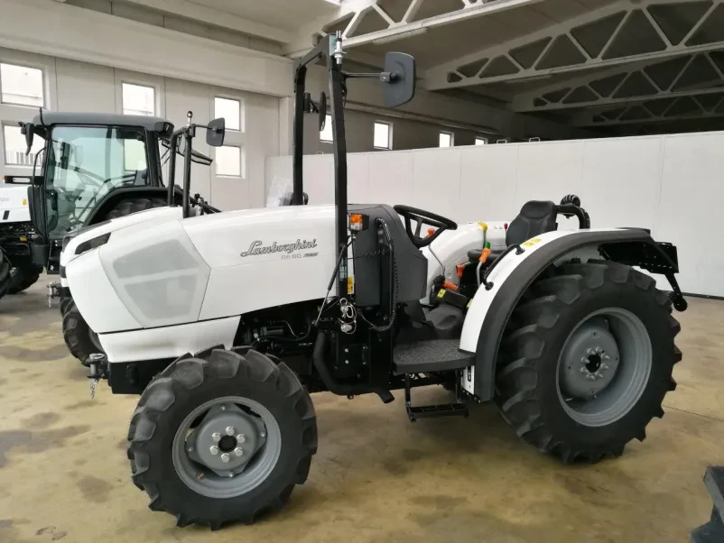 Rezervni deli traktor Slovenija