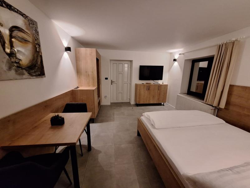 Najem ugodne sobe Komenda