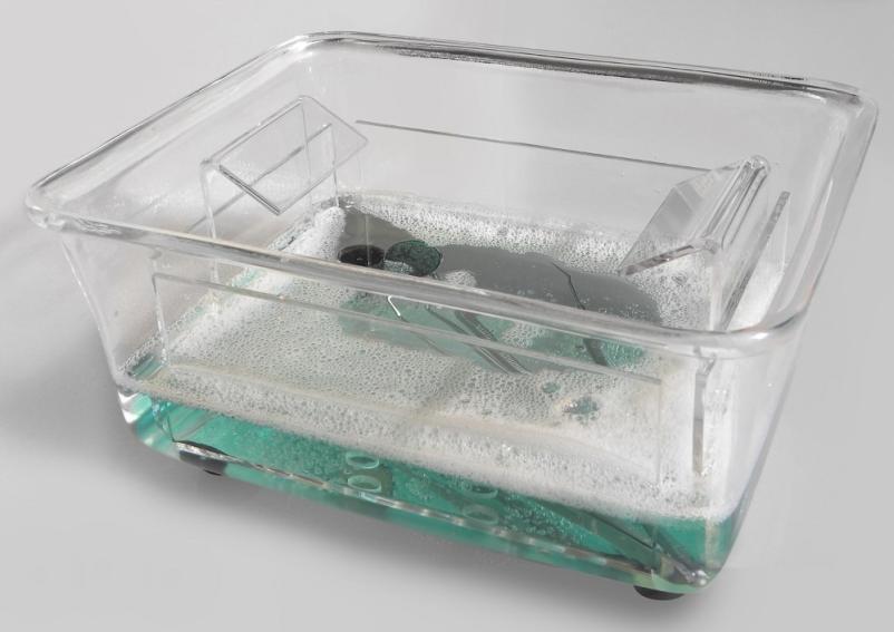 izdelki iz barvnega pleksi stekla