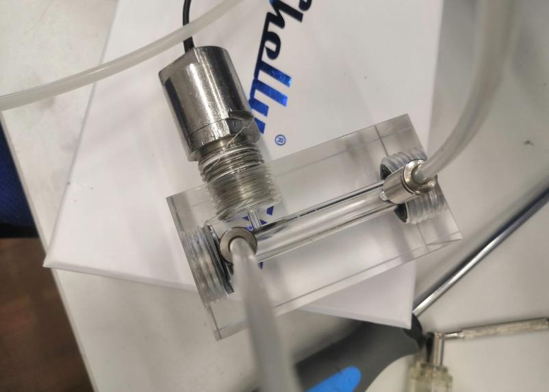 cevi o pleksi stekli