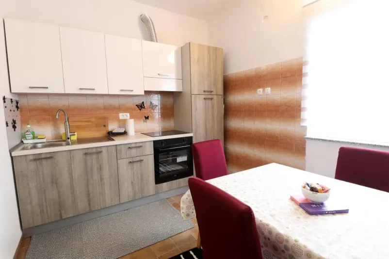 Prostoren in ugoden apartma v Kopru 