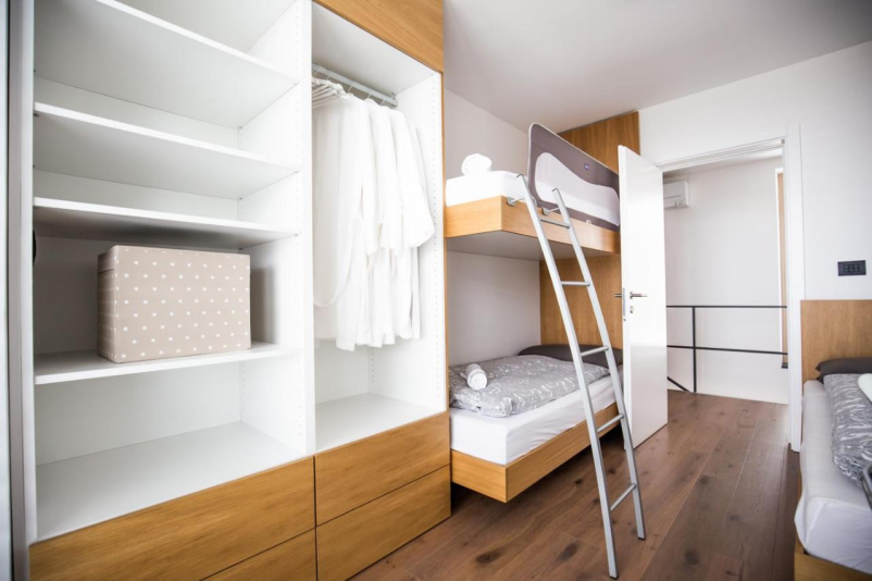 Die Mietpreise finden Sie bei Booking