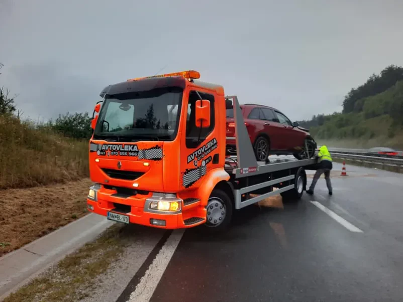 Hitra pomoč na cesti za voznike Dolenjska