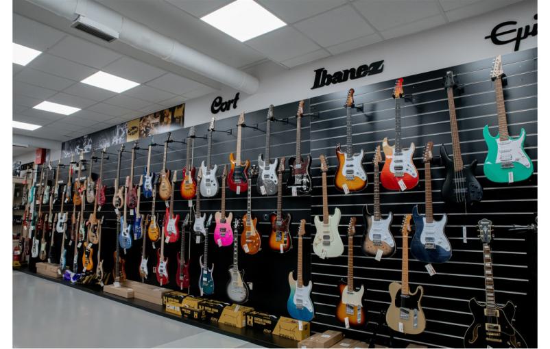Ugodna prodaja glasbil in glasbene opreme Slovenija