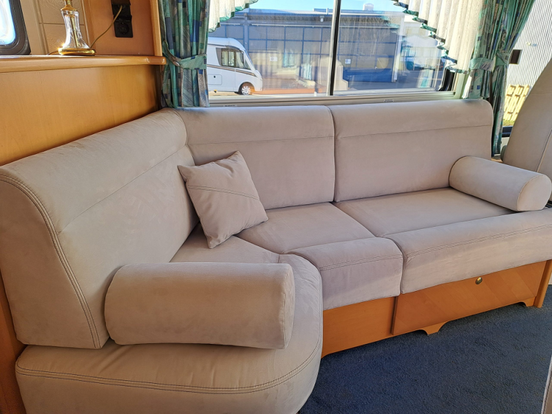 Handgefertigte Sofas aus Slowenien