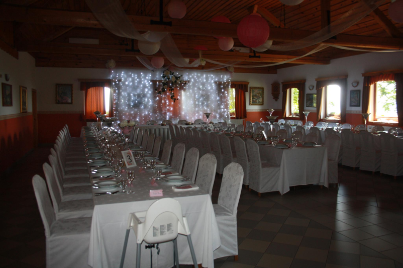 Poroka na kmetiji v naravi