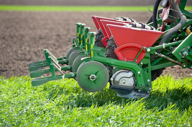 Nudimo vam strojne usluge s traktorjem na Goriškem