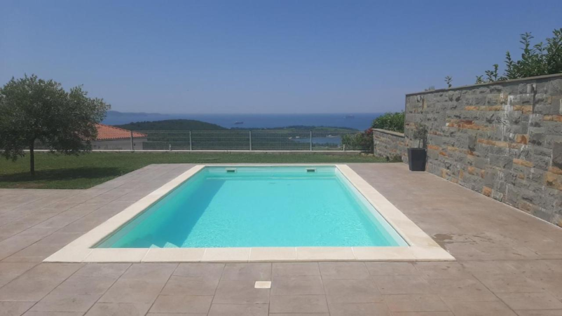 Apartma z bazenom Ankaran