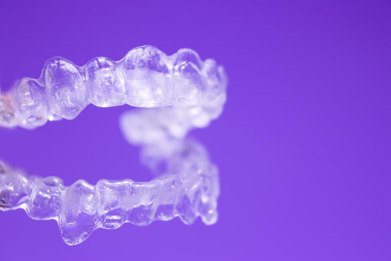 Poceni nevidni zobni aparat invisalign Ljubljana