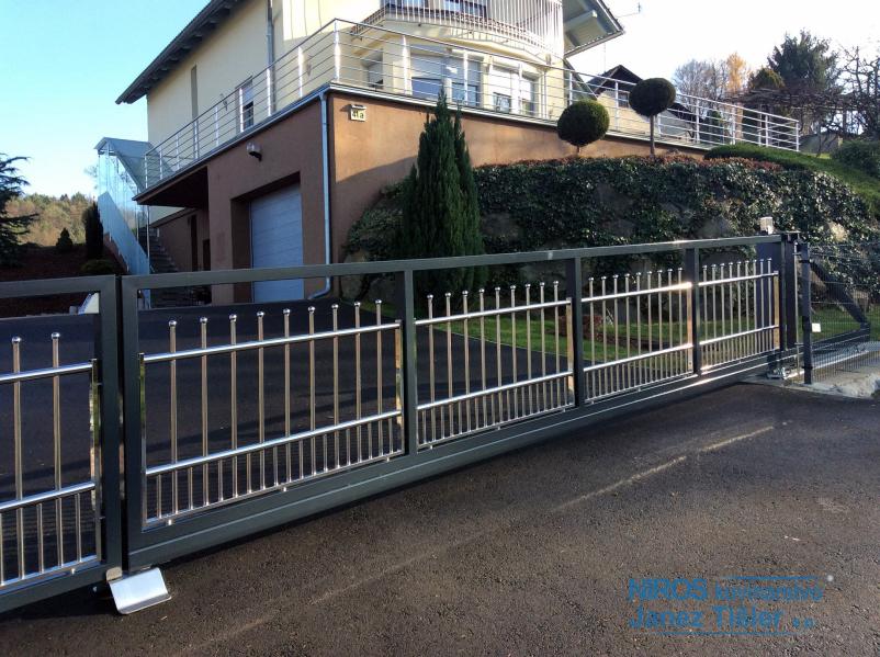 Vrata na dvorišča izdelana v Pomurju