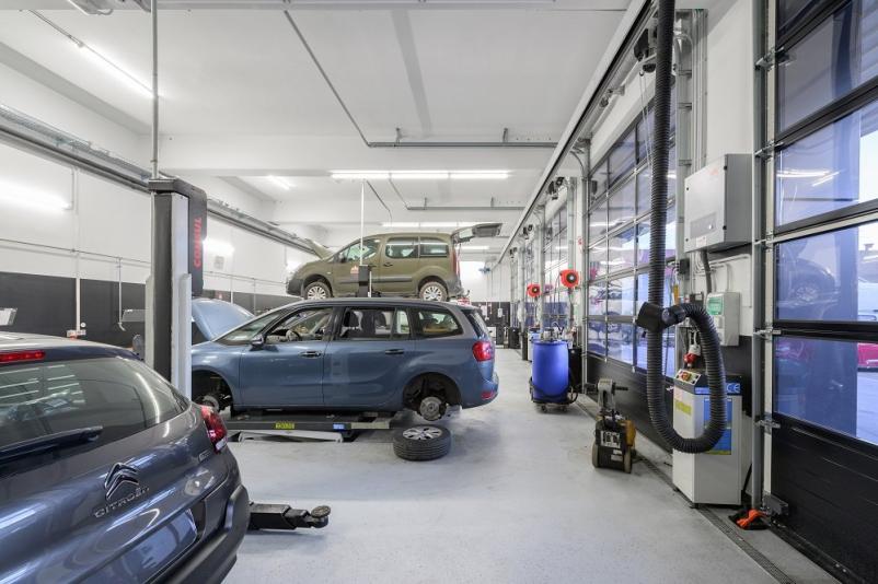 Servis vozil Mengeš, okolica