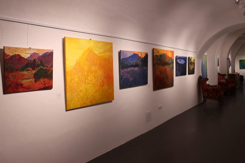 Vabljeni v našo galerijo s slikami, kipi in fotografijami