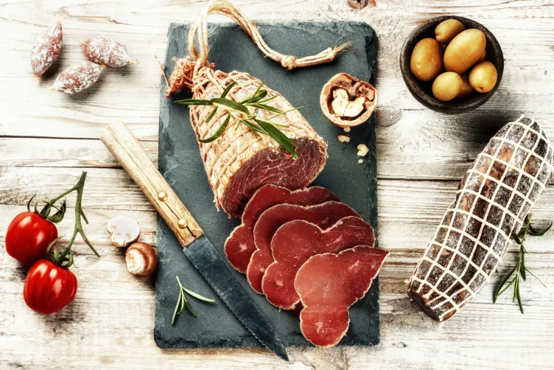 Suhe salame iz govejega in svinjskega mesa Velike Lašče
