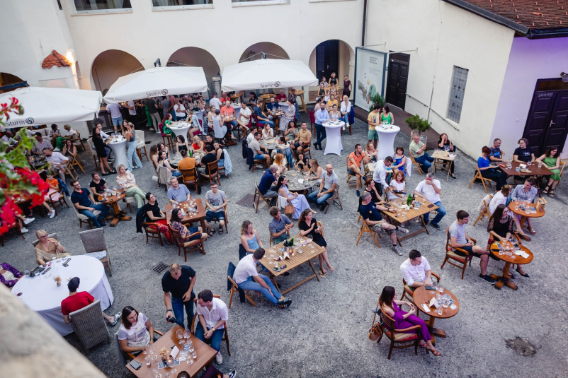 Klub študentov Bela krajina