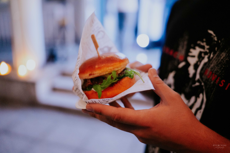 Študenti Bela krajina