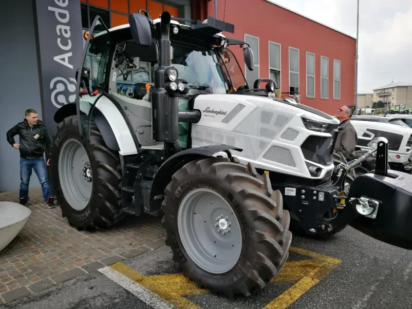 Traktor cena