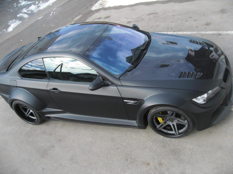 Popravilo udrtin na avtu