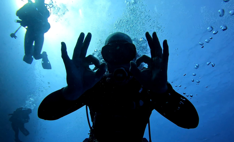 Ugoden tečaj potapljanja in vodeni potopi Obala