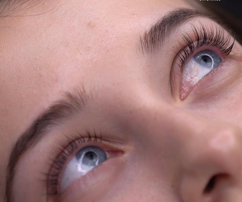 Si želite osvojiti podaljševanje trepalnic? Tečaj pri nas v Mariboru je prava izbira