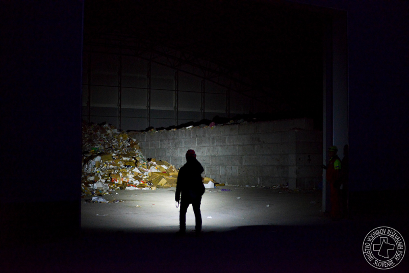 Vodnik reševalnega psa