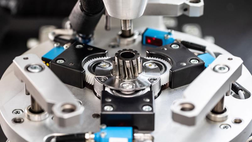 Izvedba inteligentnih pogonskih sistemov