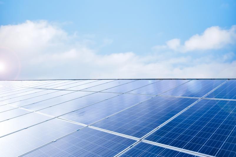 Strojno čiščenje solarnih panelov