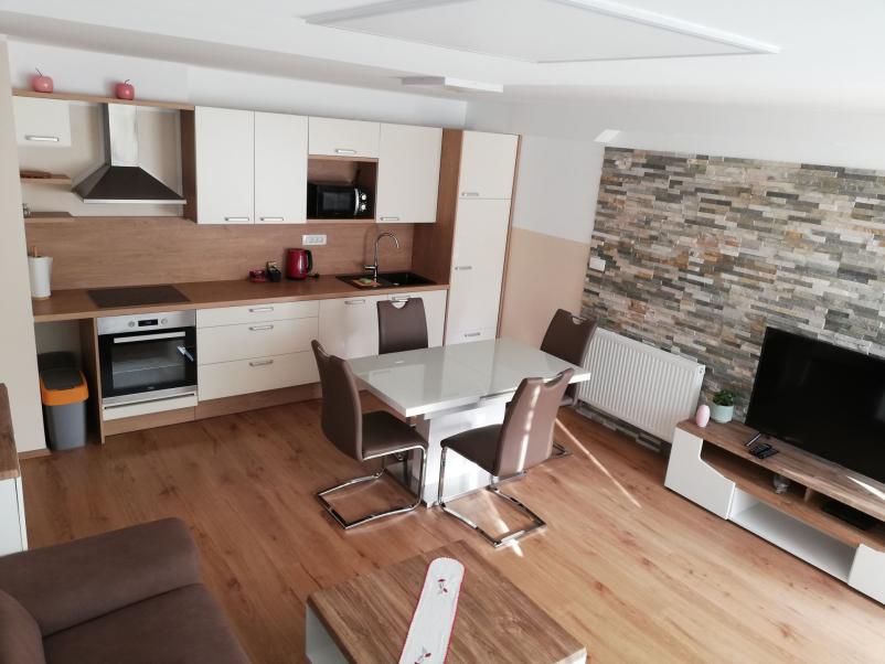 Enjoy a cozy stay in an apartment with mountain views