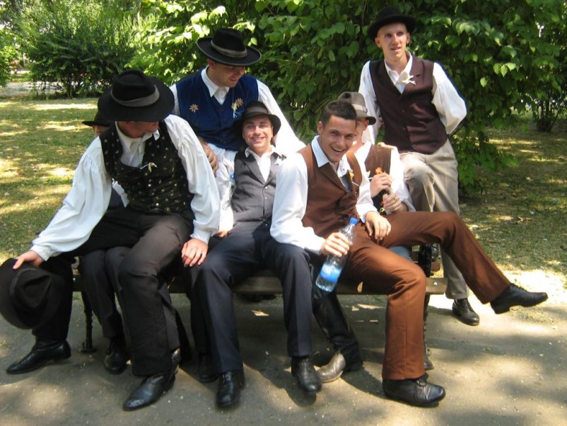 Odrasla folklorna skupina