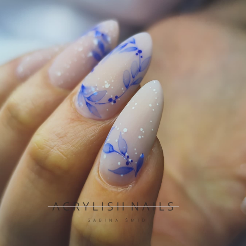 Podaljševanje akrilnih nohtov 