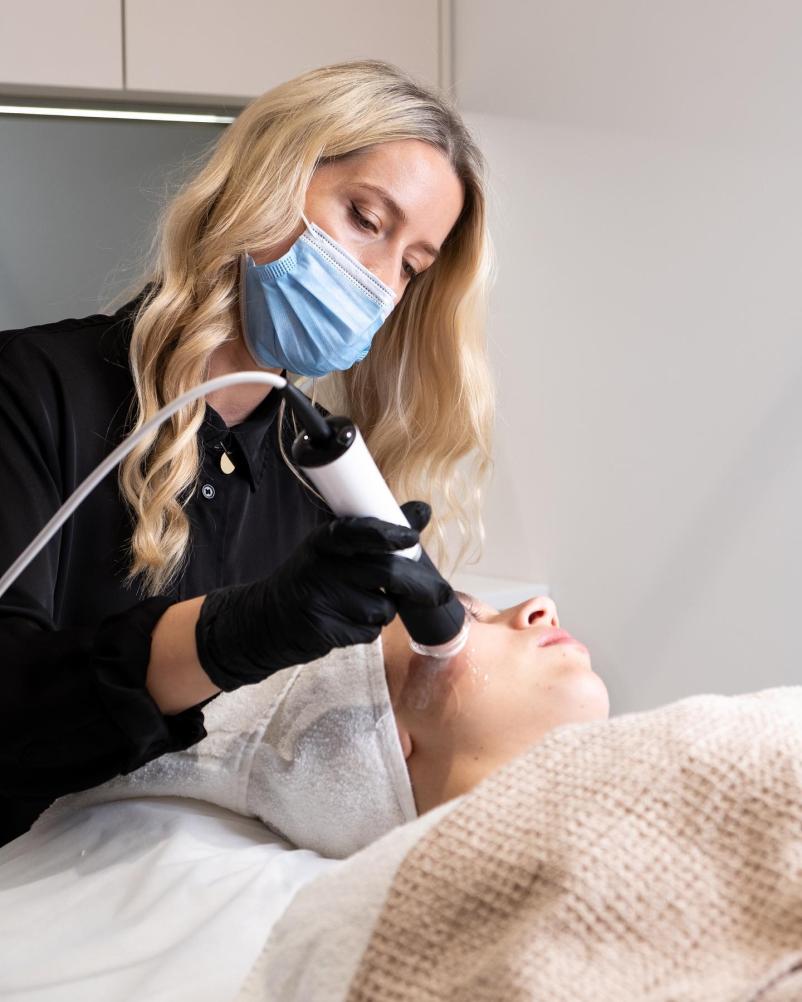 Lasersko odstranjevanje dlak in microneedling Ljubljana