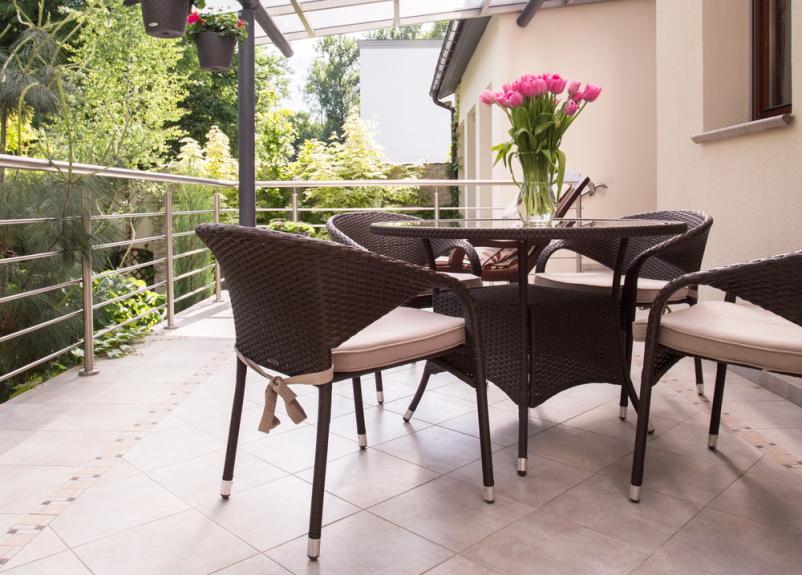 Stoli in mize za vrt