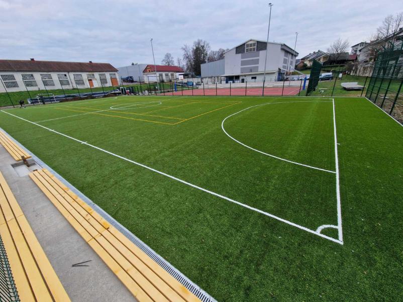 Artificial grass for sports
