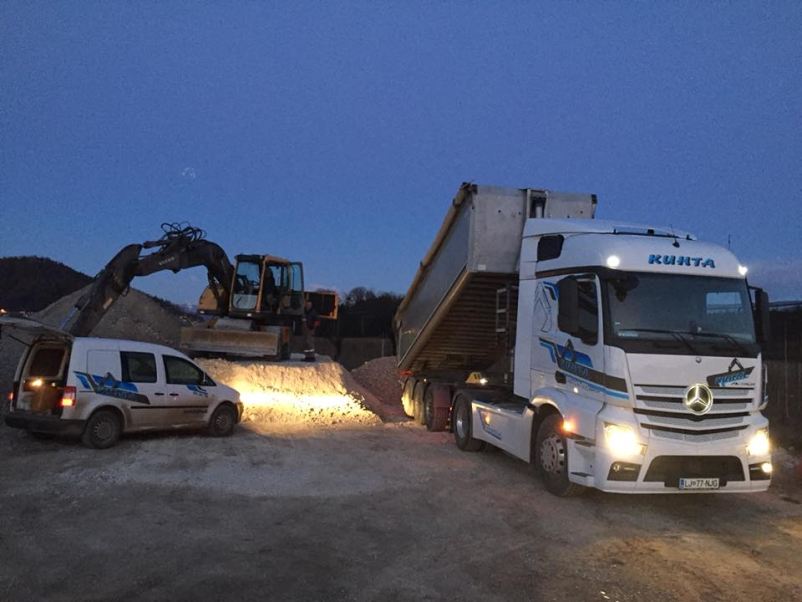 Urejanje dvorišč in gradbena dela v Osrednji Sloveniji