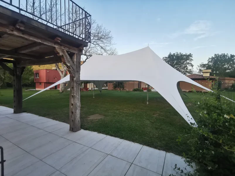 Dostava in montaža prireditvenih šotorov