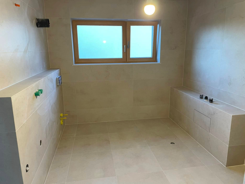 Hitro polaganje ploščic v kopalnici