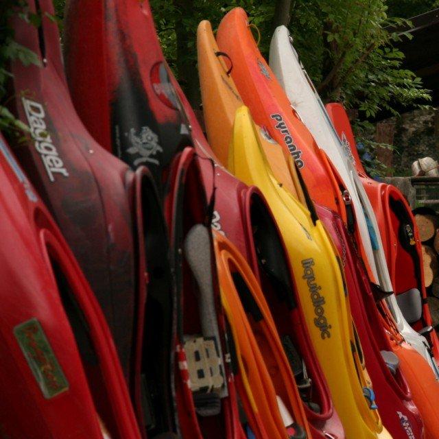 Spust s kajakom po reki Soči