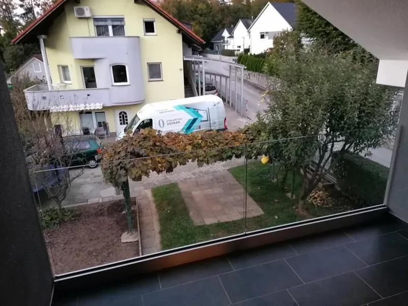 Steklen balkon