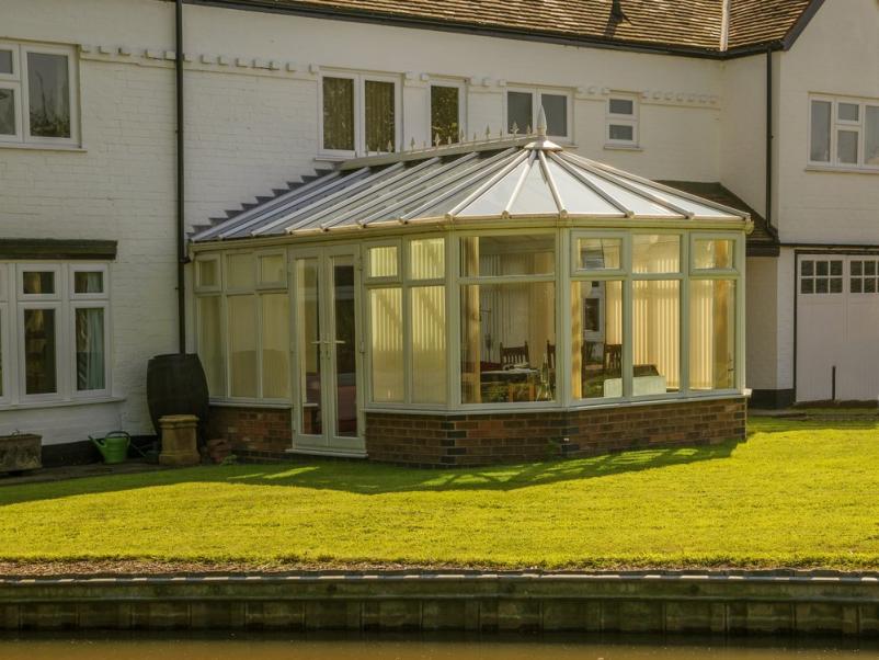 Ugodna zasteklitev zimskega vrta Osrednja Slovenija