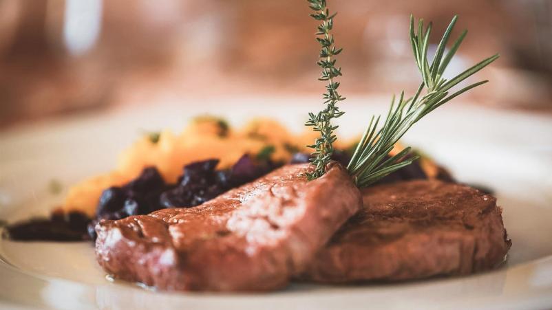 Dober casino, hotel in restavracija v Goriških Brdih