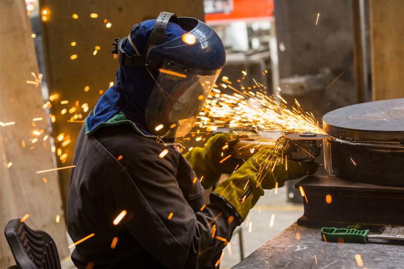 Schweißen von farbigen und schwarzen Materialien Deutschland