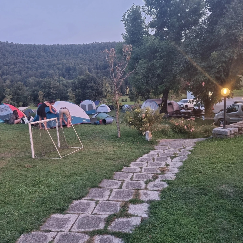 Kampiranje Razdrto