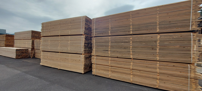 Kvaliteten les za ostrešja 