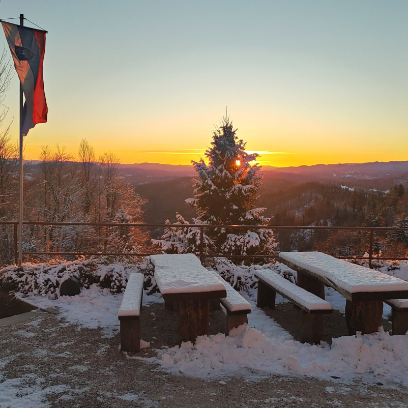 Razgled s koče na Hleviški planini