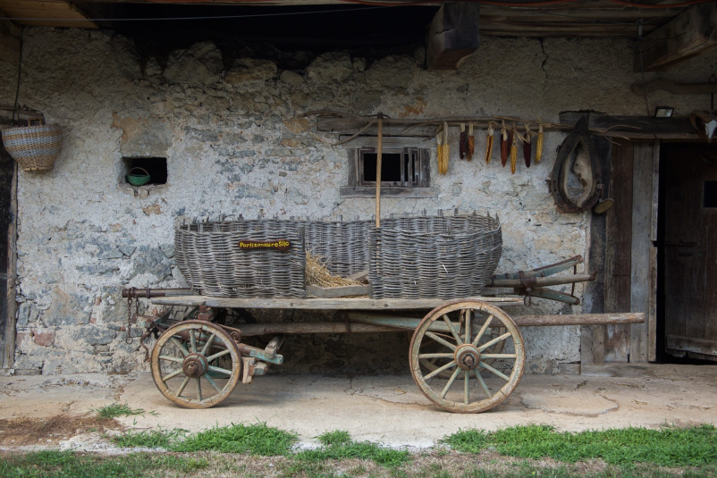 Prostor za zaključne družbe v Semiču
