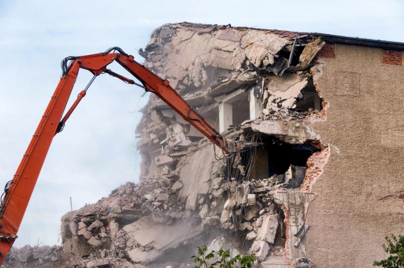 Poceni rušenje objektov Radomlje